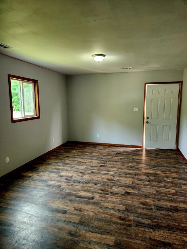 Photo - 1677 Congress Rd