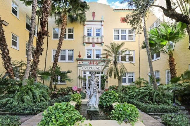 Building Photo - Walk to the Beach – Bright 1Bedroom/1 Bath...