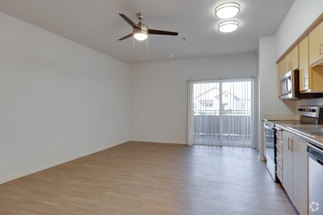 Studio, 1BA - 423SF