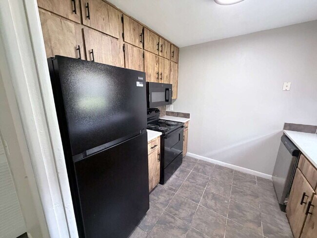 Photo - "Charming 3-Bedroom Home with 2 Full Baths in Prime Lakeland Location!"