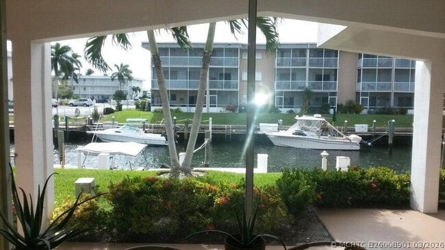 Building Photo - 110 Shore Ct Unit 111b