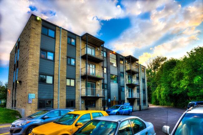 Building Photo - 475-477 Lancaster St W Unit 25