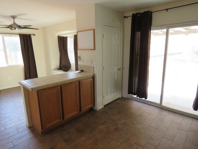 Photo - 5 Bedroom Stunner!!