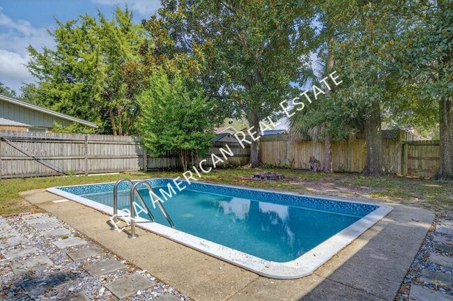 Photo - 614 Merioneth Dr NE