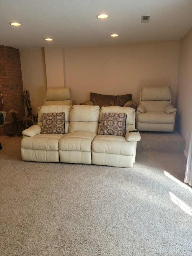 Photo - 305 Jasper Dr