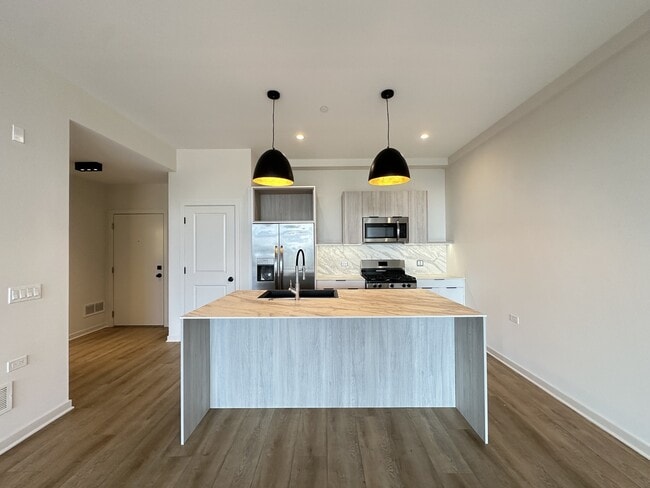 Photo - 6340 W Belmont Ave Unit 703