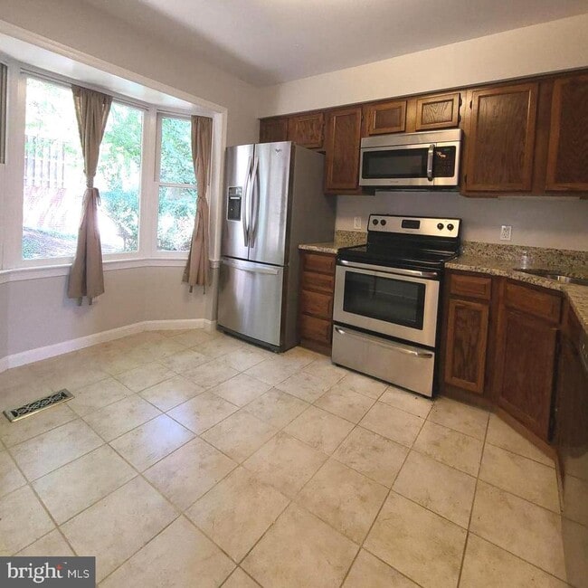 Photo - 2037 S Glebe Rd