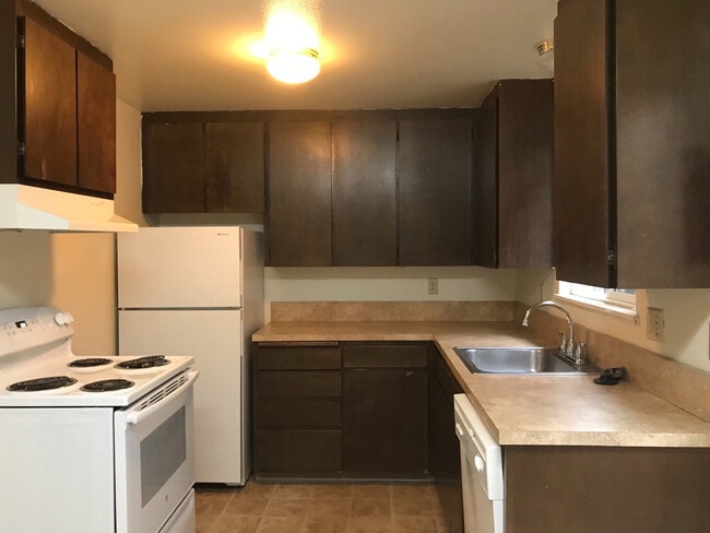 Photo - 2 Bedroom Apartment~ Near 9th Street ~ Sma... Unidad 110 NE Conifer #11