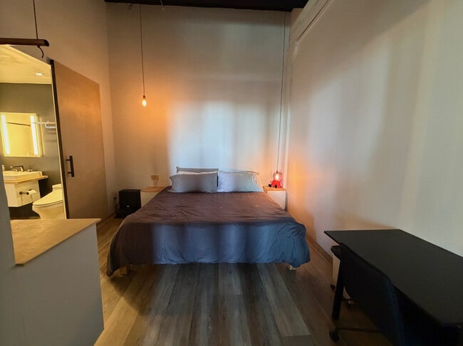 Photo - 3323 N Paulina St