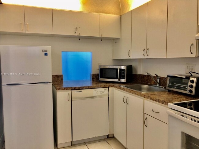 Building Photo - 2903 NE 163rd St Unit 203 Rental