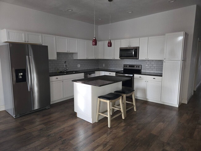 Photo - 124 E Main St