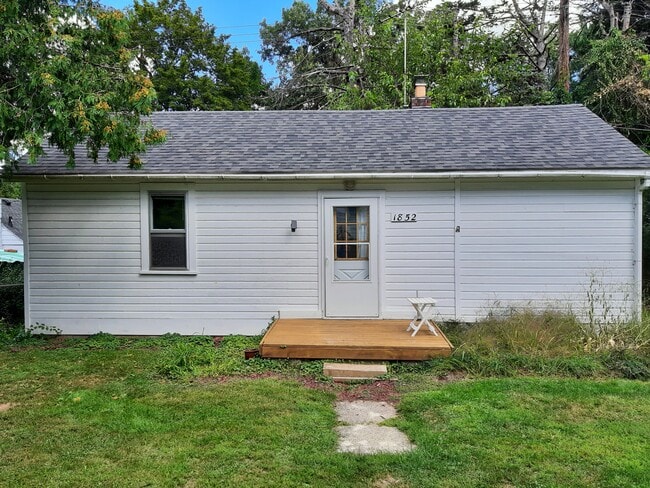 Building Photo - 1852 Ward Rd Rental