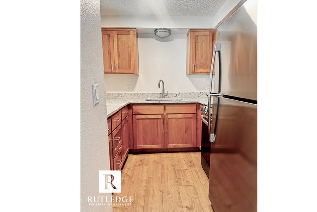 Photo - 855 E 9th St Unit 2