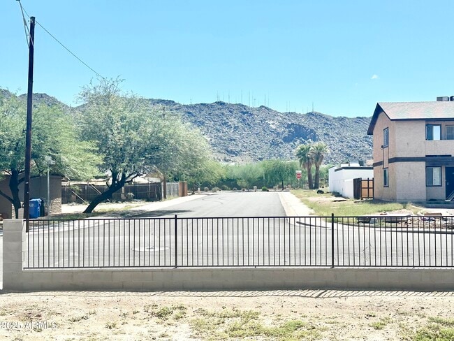 Photo - 734 E Hazel Dr