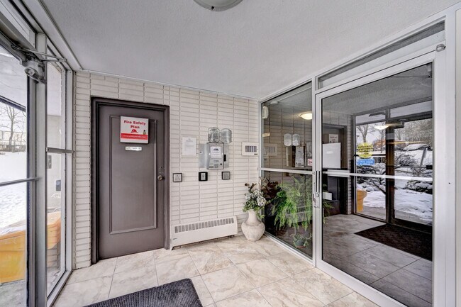 Photo - Lakeview Towers Apartments