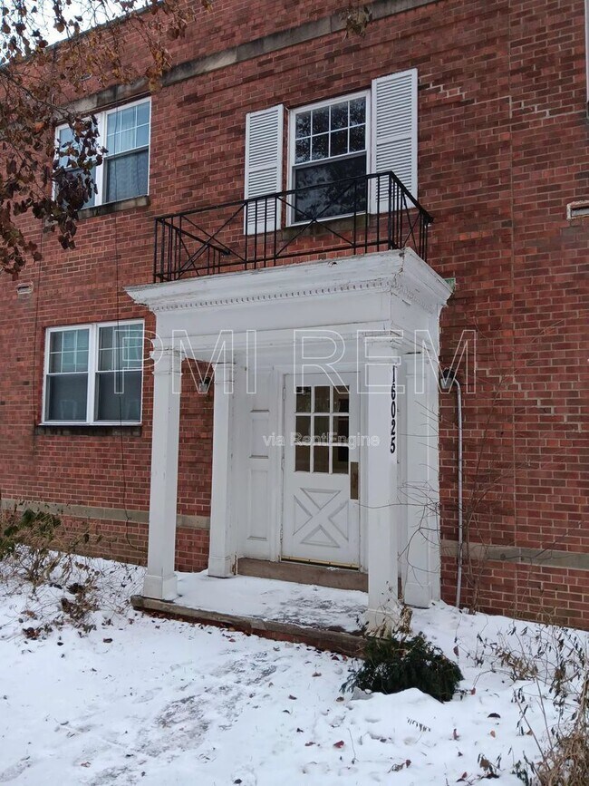 Building Photo - 16025 Van Aken Blvd Unit 101