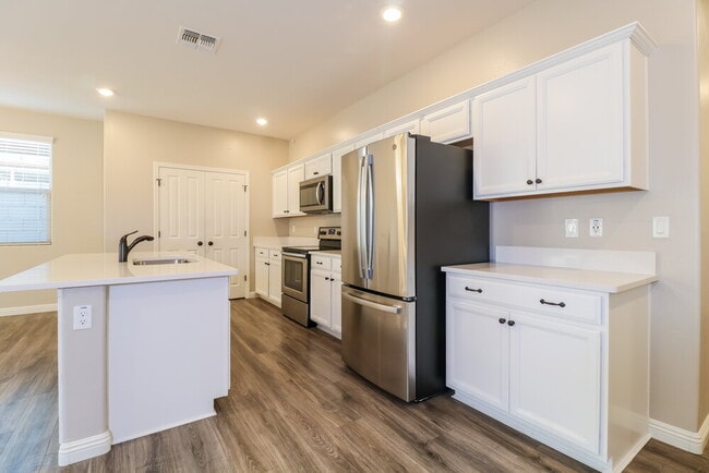 Photo - 16574 W Sierra St