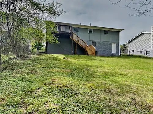 Photo - 550 Transit Cir