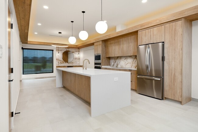 Photo - Carey Estates 705