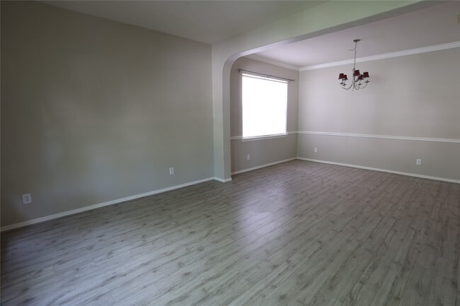 Photo - 5547 Linden Rose Ln