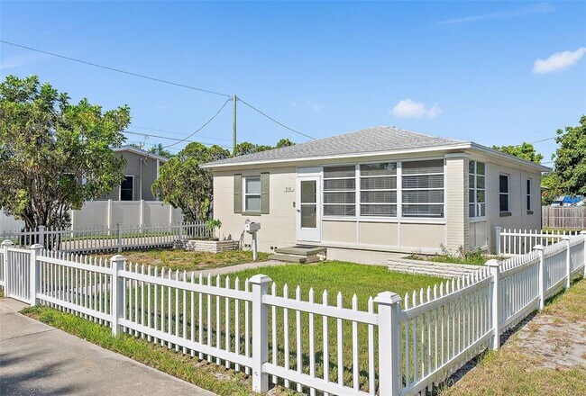 Photo - 918 27th St N