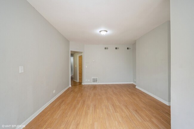 Photo - 6013 S Michigan Ave