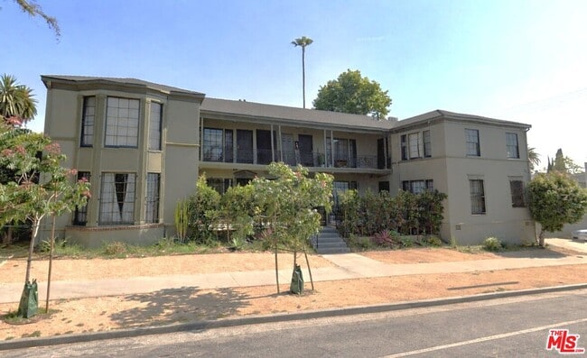 Building Photo - 4950 Beverly Blvd Unit 4950 1/2