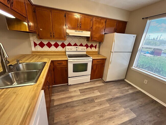 Photo - 209 N Kimbrel Ave Unit 209 N Kimbrel Ave