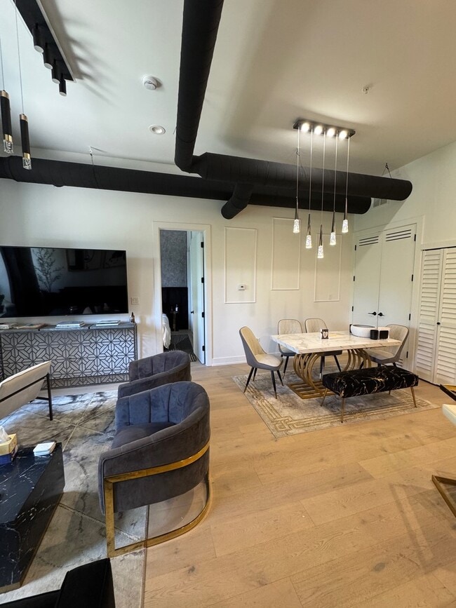 Photo - 77 W Chestnut St Unit 3B