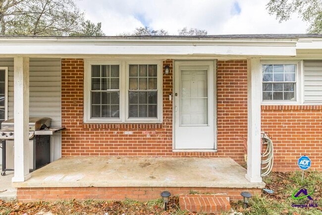 Photo - 100 Ravenwood Way