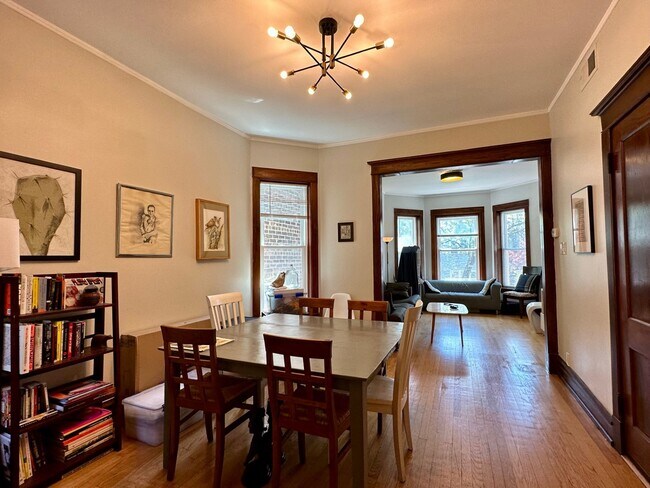 Photo - 1324 W Barry Ave Apartments Unit 2F