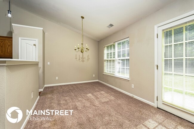 Photo - 445 Bangor Dr