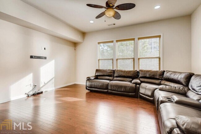 Photo - 2456 Norwood Dr SE