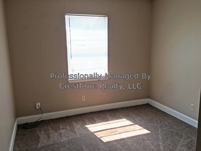 Photo - 2105 St John Ave
