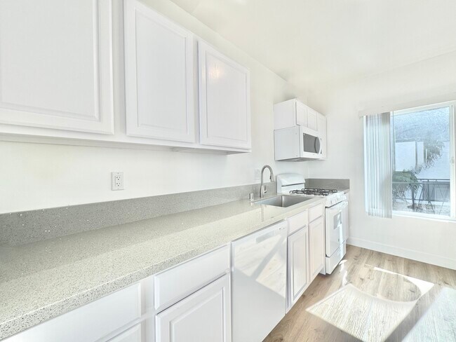 Photo - 1435 N Curson Ave