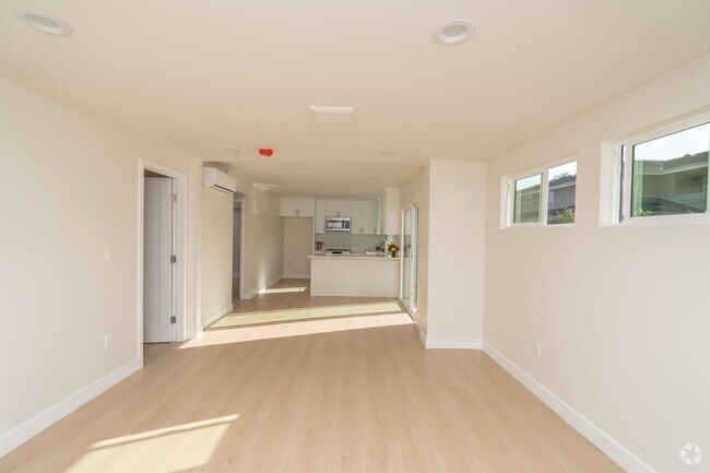 Building Photo - BEAUTIFULLY RENOVATED 2 BEDROOM 2 BATHROOM... Unit 1411B Rental