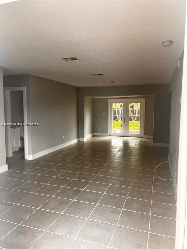 Photo - 7100 Park St