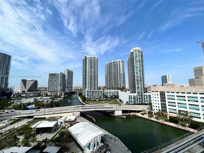 Photo - 31 SE 5th St Unidad 1605 Rental