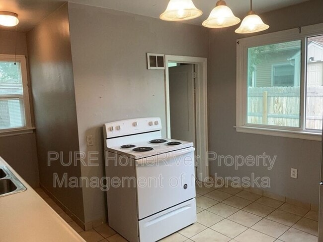Photo - 921 W 8th St