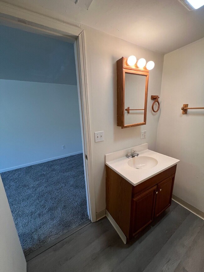 "Charming 1-Bedroom Retreat in Forsyth – Your Cozy Oasis Awaits!"