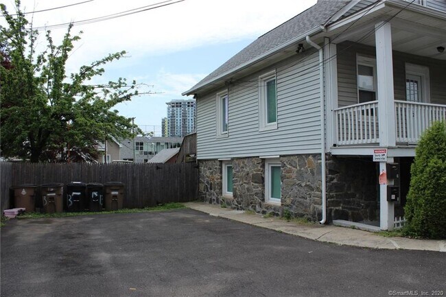 Photo - 13 E Walnut St Unit 2