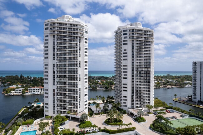 Photo - One Island Place