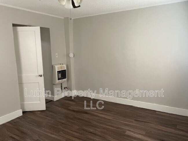 Photo - 781 David St