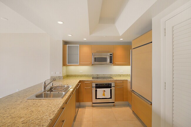 Photo - Turnberry Towers 2105W-Stunning City Views...