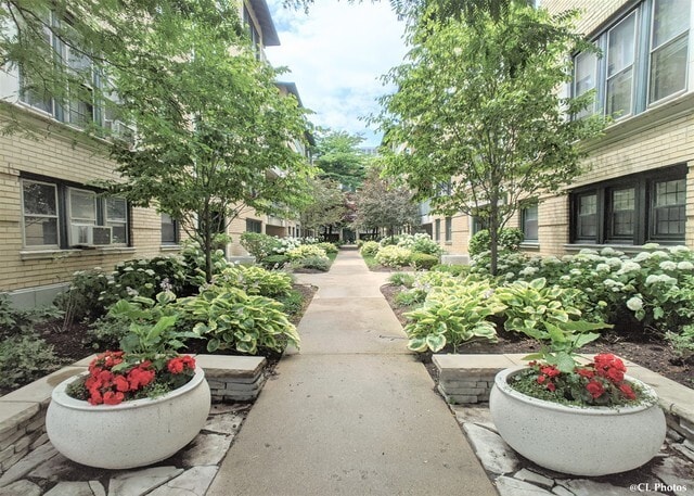 Building Photo - 4312 N Clarendon Ave Unit 1200