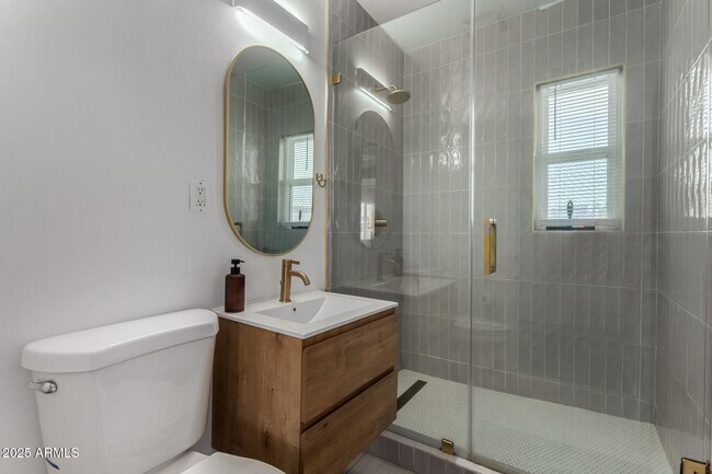 Photo - 829 W Mitchell Dr