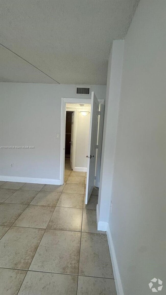 Building Photo - 6960 Miami Gardens Dr Unit 2-128 Rental