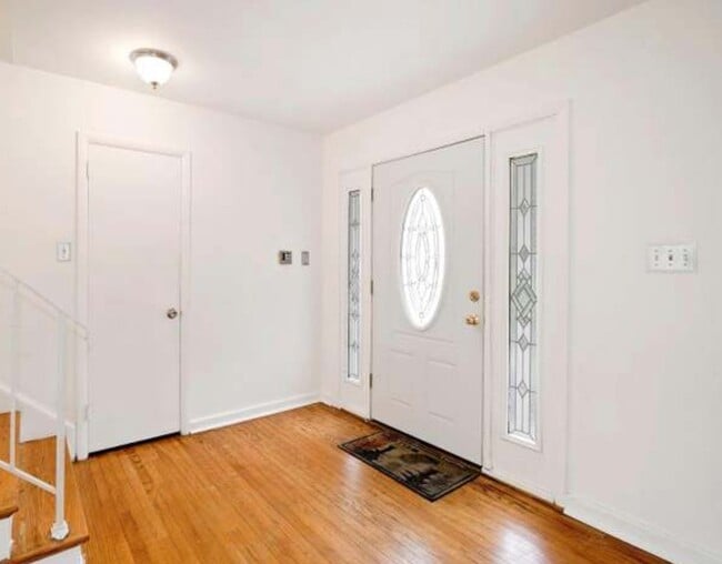 Photo - 10000 Kinross Ave