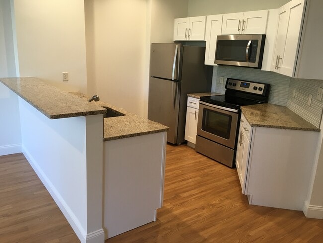 Photo - Red Oak at 875 Elm Street