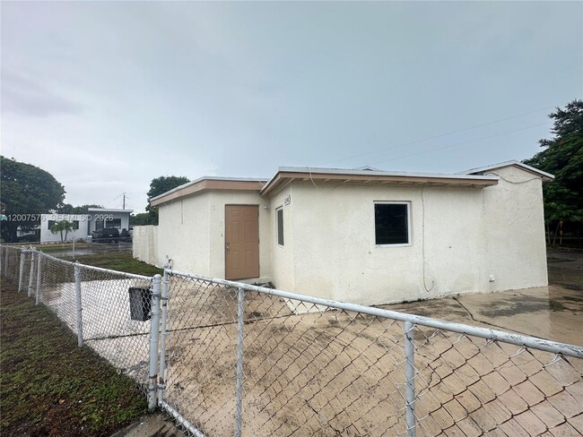 Photo - 2348 NW 15th St